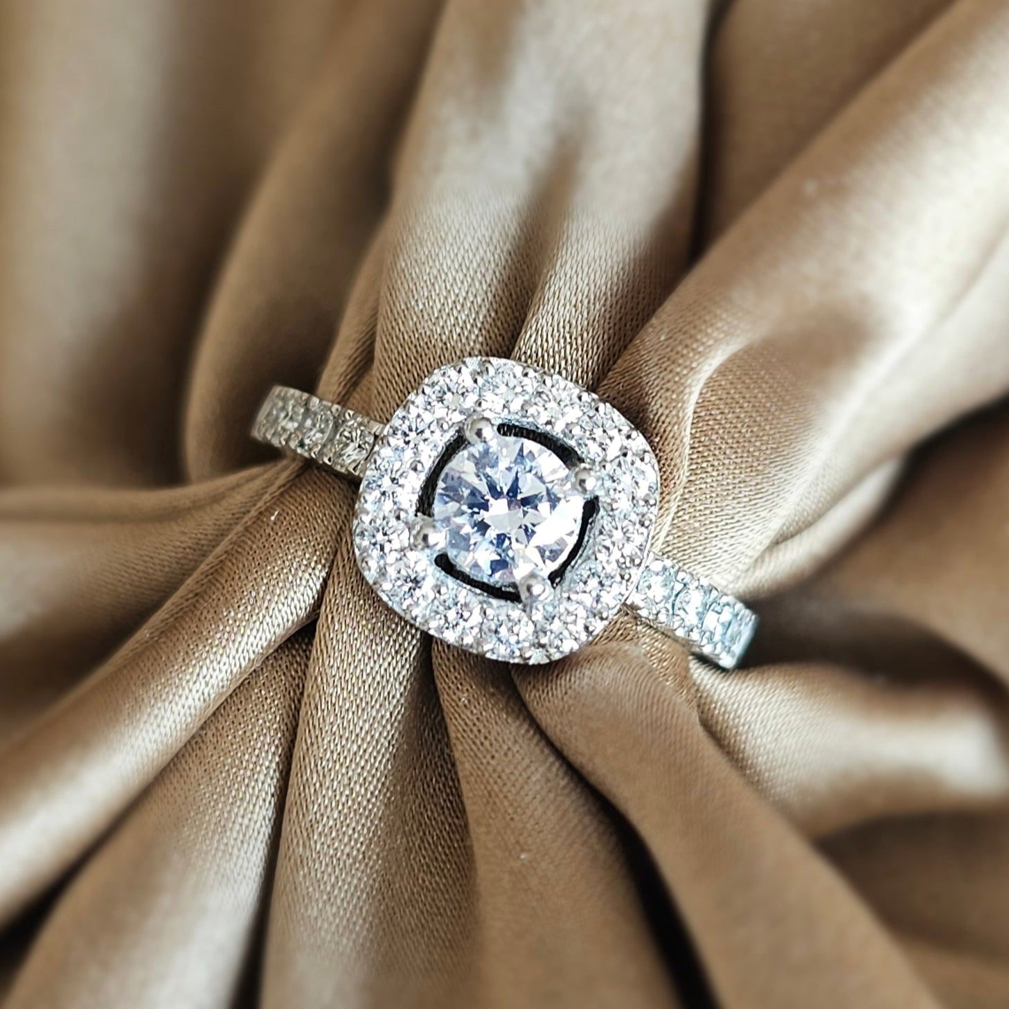Anillo Laura