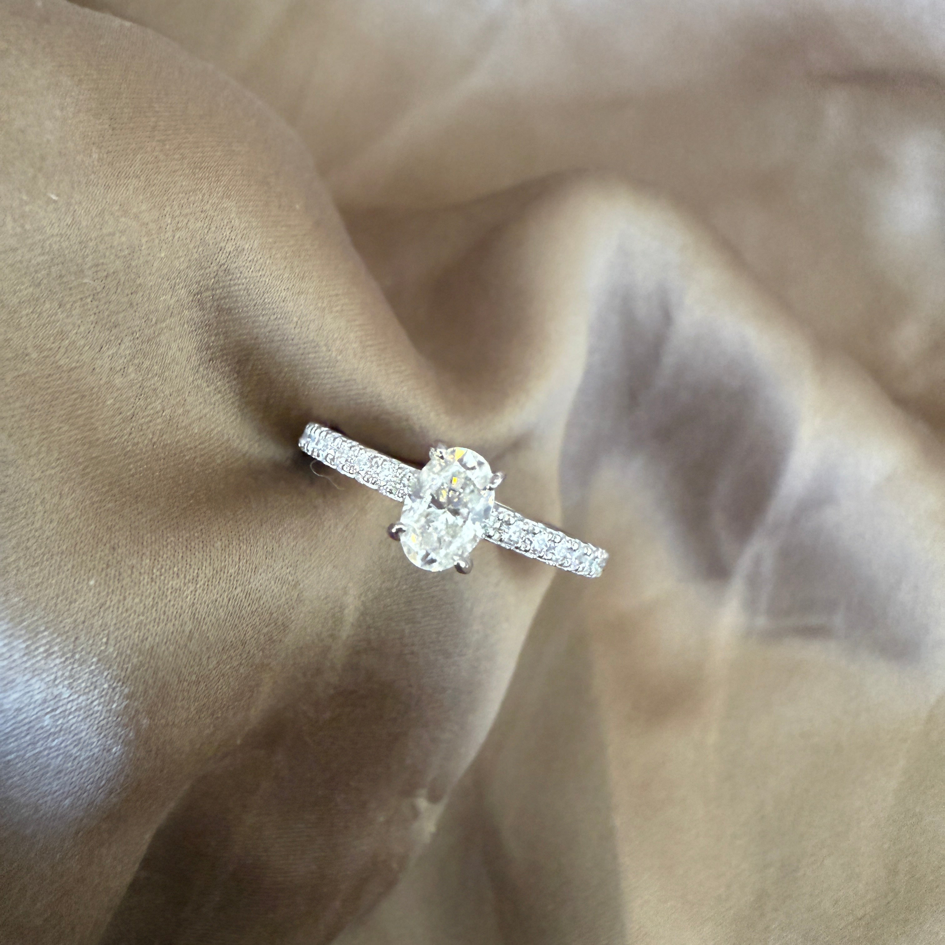 Solitario Oval Zinnia