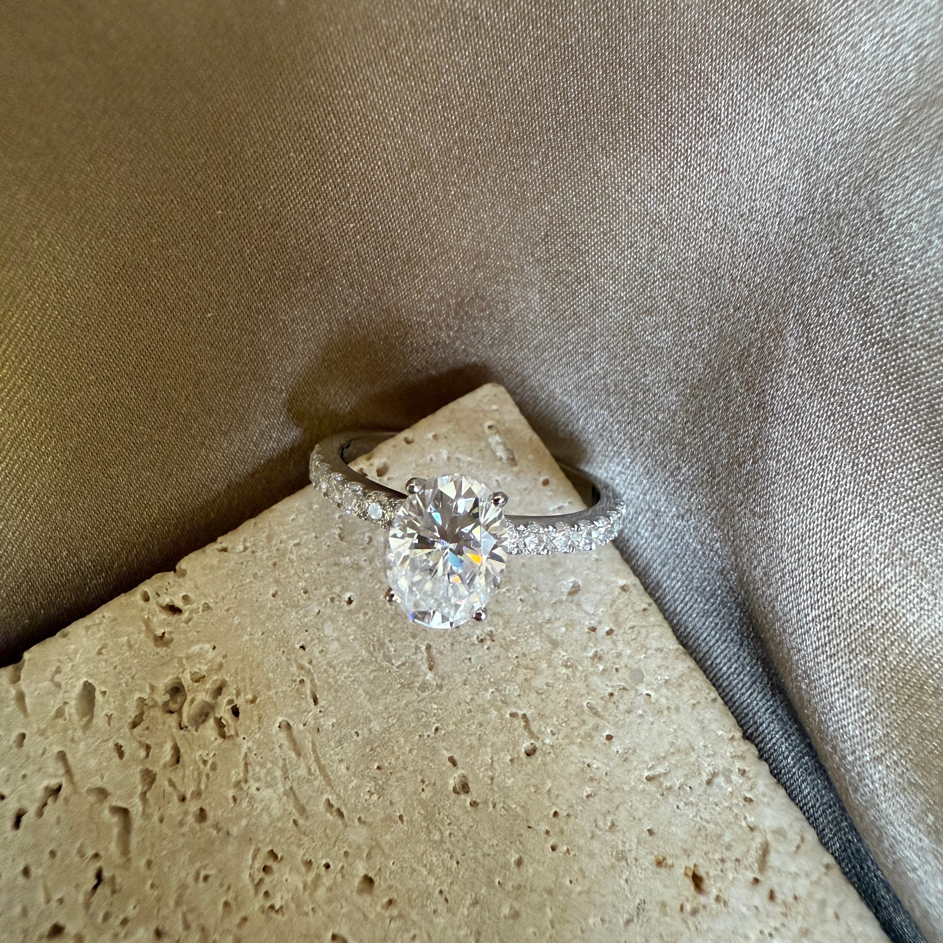 Solitario Oval