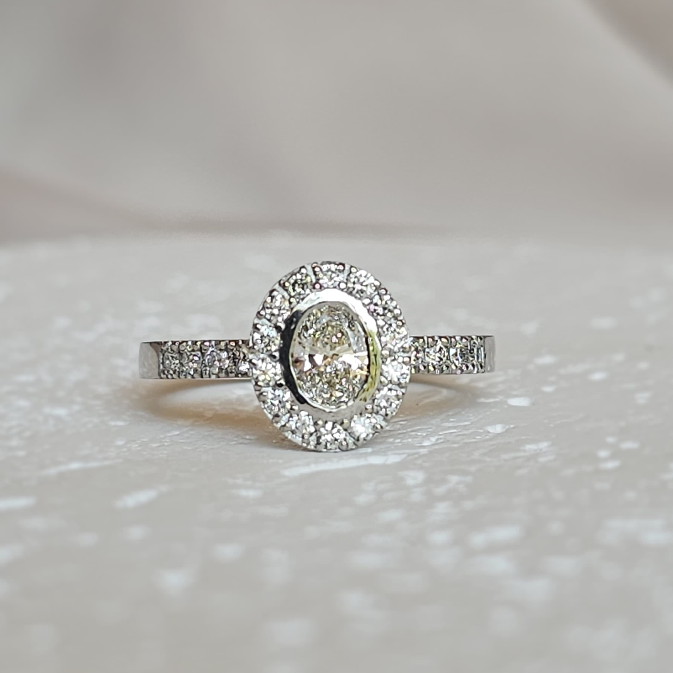 Anillo Ovalia Bisel