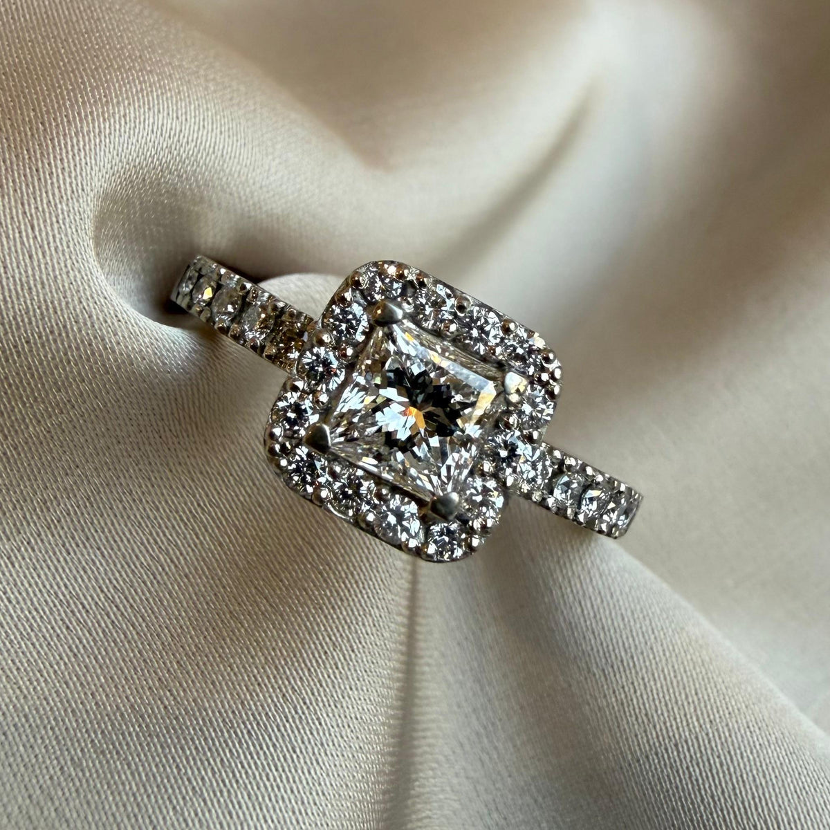 Anillo Julia Cuadrado