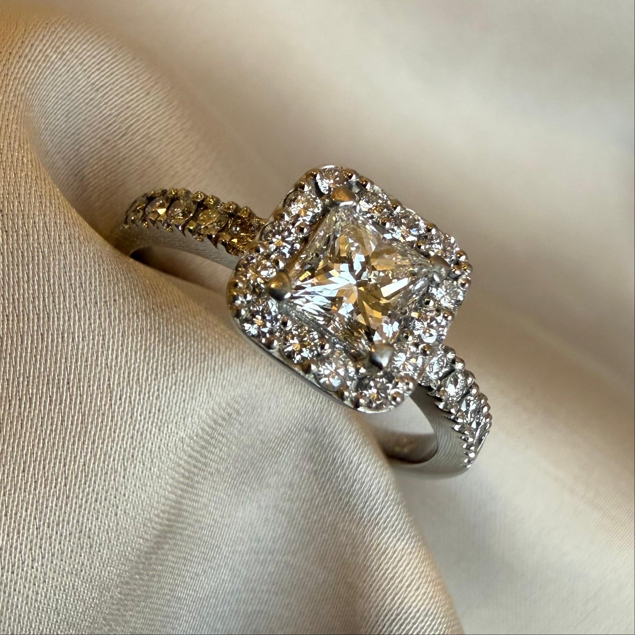 Anillo Julia Cuadrado